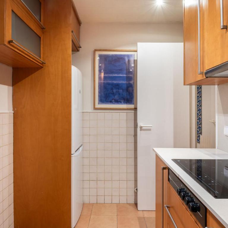 Spacious & Comfortable Apartment in Barcelona City Center - Three-Bedroom Apartment - 19