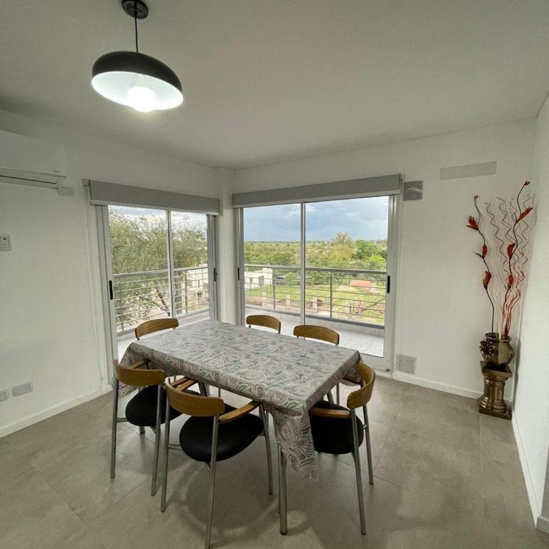 Departamento en Victoria con pileta para maximo 6 pasajeros - Two-Bedroom Apartment - 11