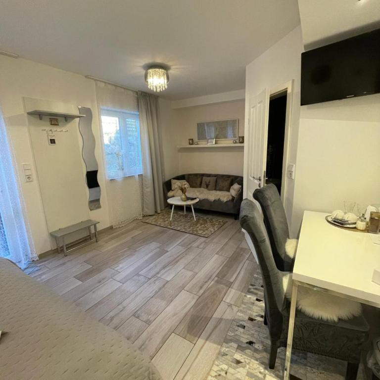 House LA Neuschwanstein Blick - Budget City Hotel - Deluxe Doppelzimmer mit Kingsize-Bett – Nebengebäude - 9