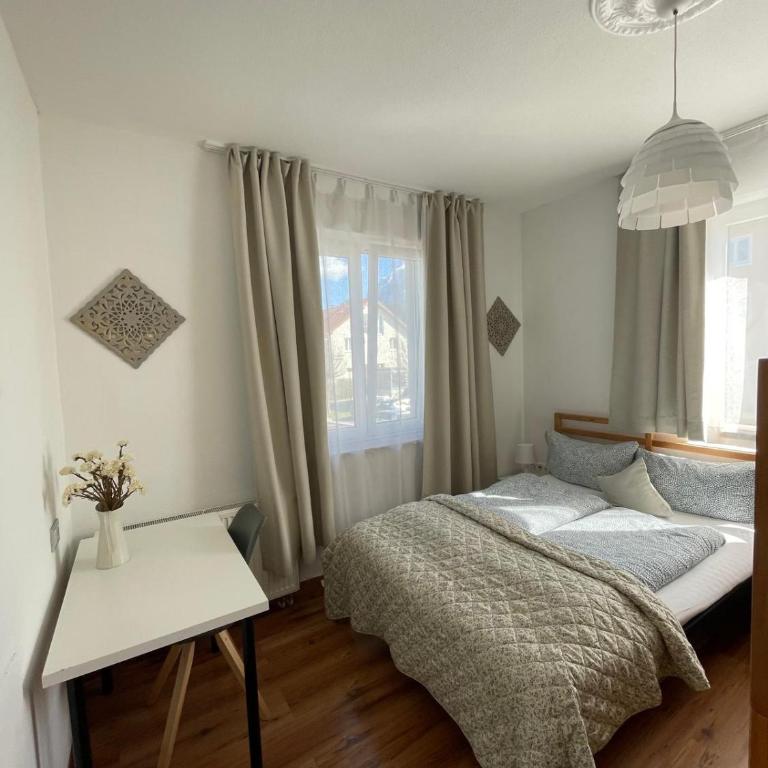 House LA Neuschwanstein Blick - Budget City Hotel - Familienzimmer mit Bad - 9