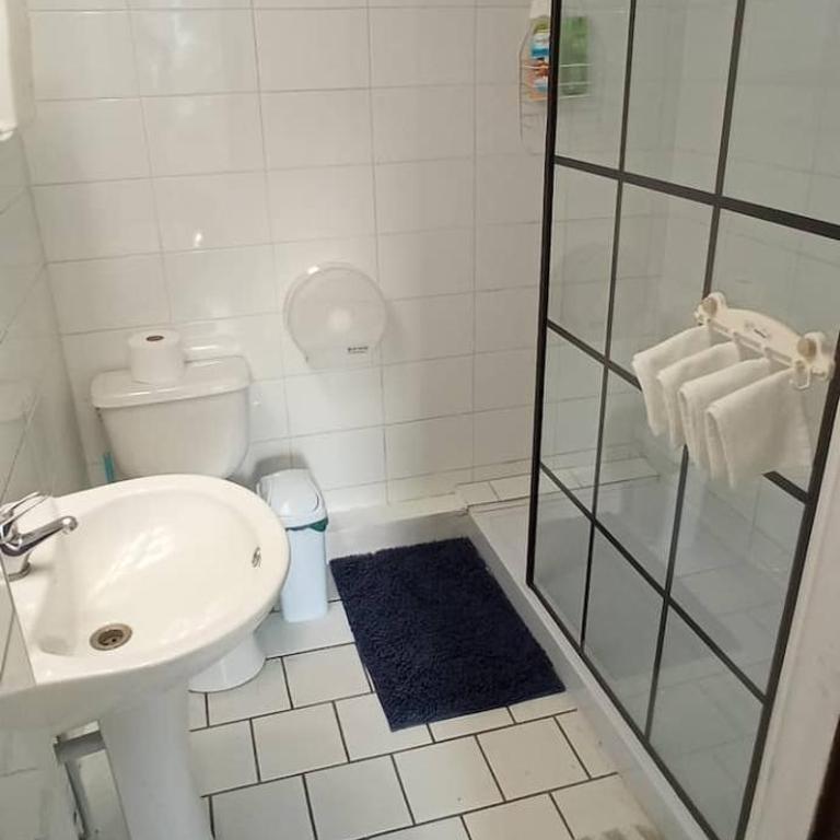 Amplio departamento con 2 cómodas habitaciones - Apartamento de 2 dormitorios con balcón - 9