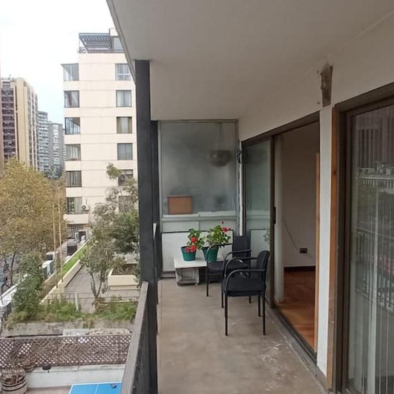 Amplio departamento con 2 cómodas habitaciones - Apartamento de 2 dormitorios con balcón - 10