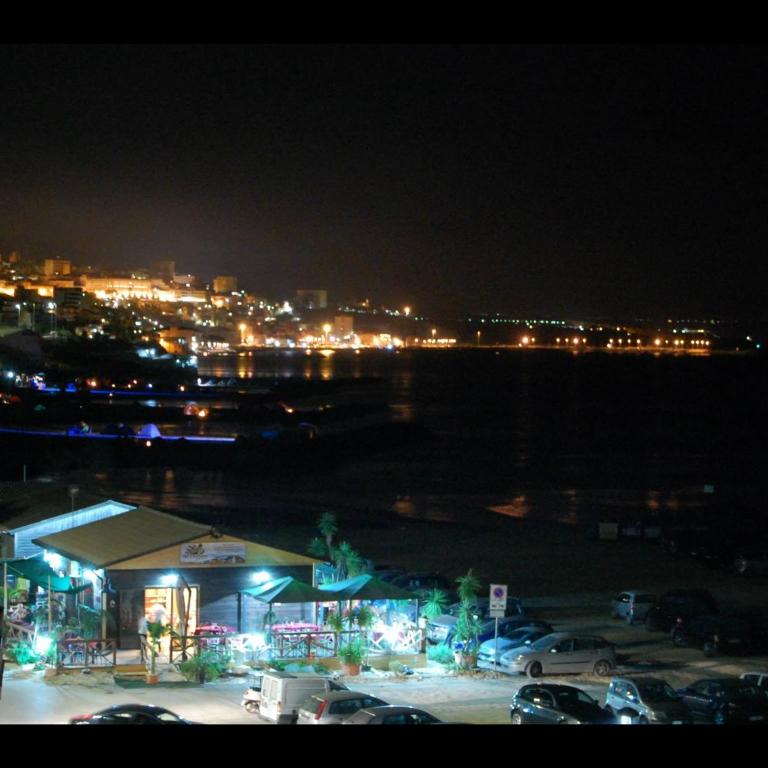 Case La Spiaggia - Two-Bedroom Apartment with Sea View - 10