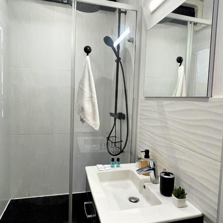 Central Super Loft - One-Bedroom Apartment - 3
