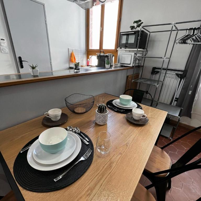 Central Super Loft - One-Bedroom Apartment - 6