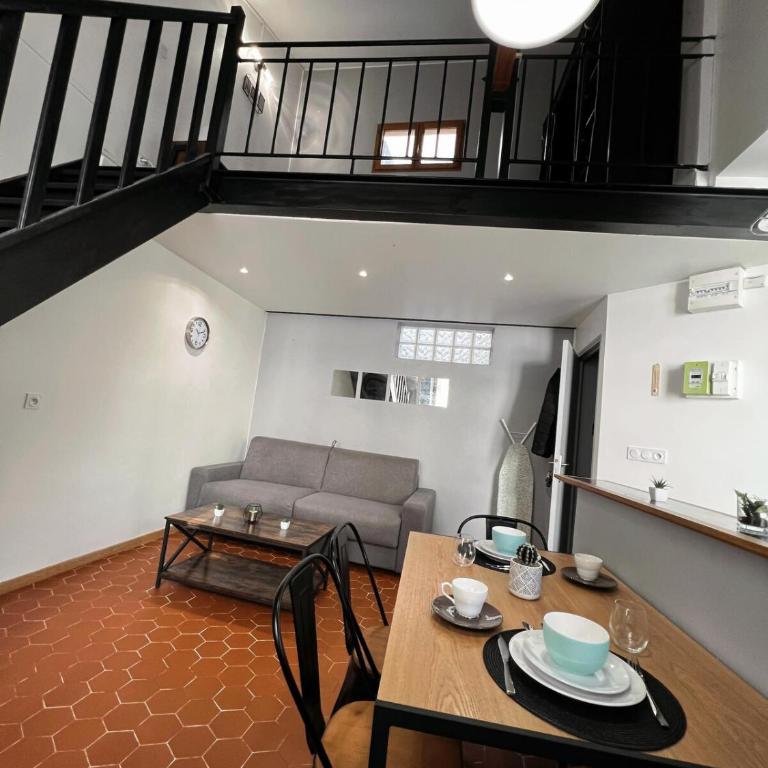 Central Super Loft - One-Bedroom Apartment - 7