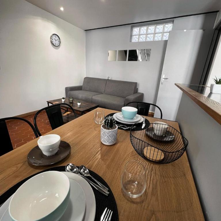 Central Super Loft - One-Bedroom Apartment - 8