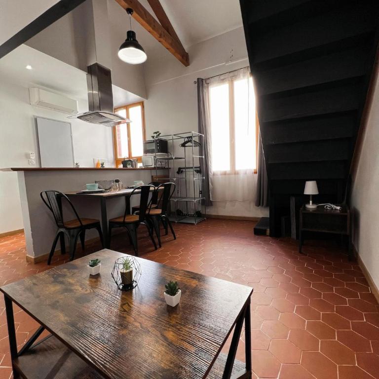 Central Super Loft - One-Bedroom Apartment - 13