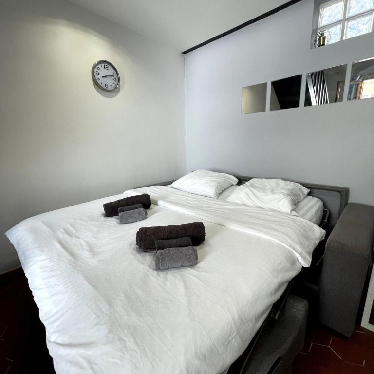 Central Super Loft - One-Bedroom Apartment - 16