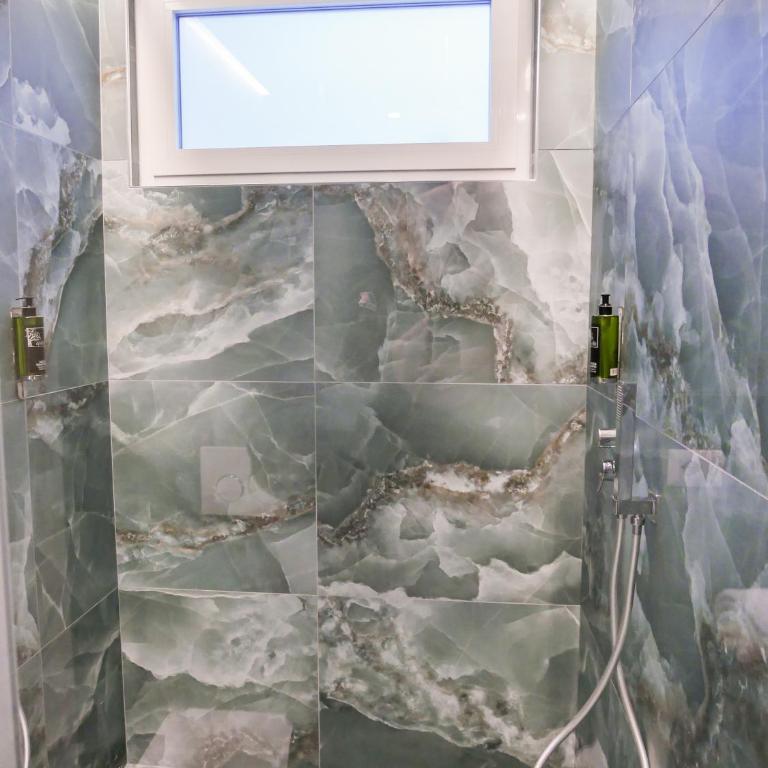 SaraHome - Appartamento con 1 Camera da Letto e Vista Giardino - 9