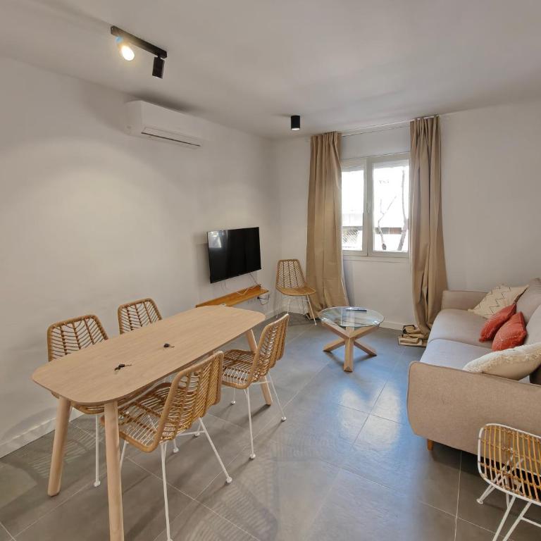 Charming apartment Poblenou beach - Three-Bedroom Apartment - 5