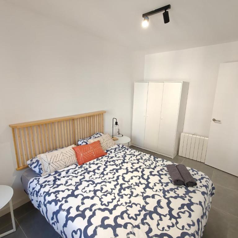Charming apartment Poblenou beach - Three-Bedroom Apartment - 1