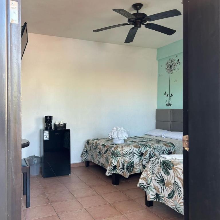 Hotel Marcianito - Standard Family Room - 10
