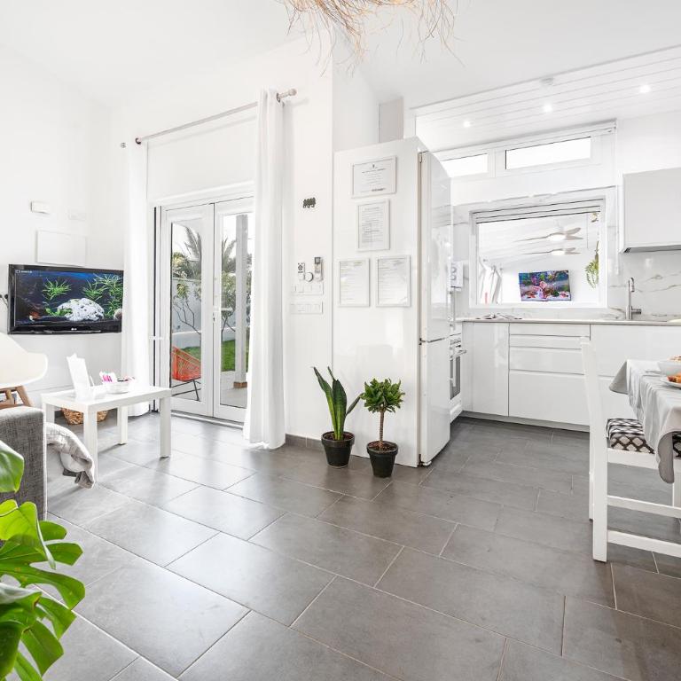 Privé Paradise - Two-Bedroom House - 5