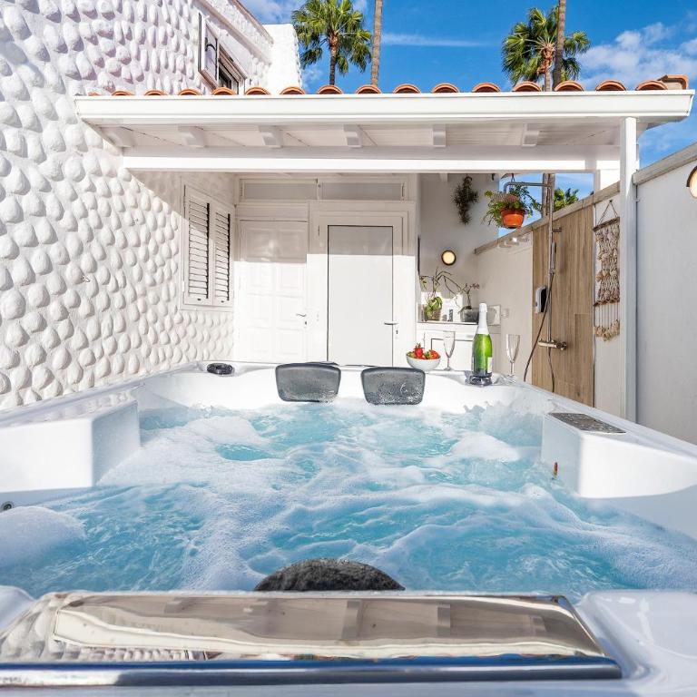 Privé Paradise - Two-Bedroom House - 17