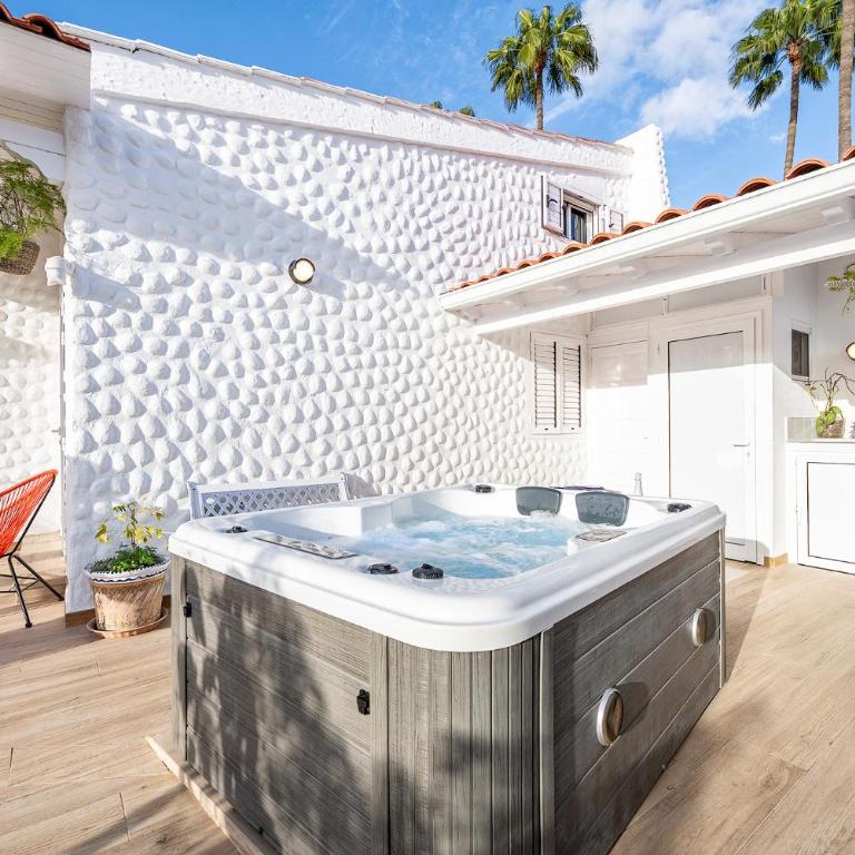 Privé Paradise - Two-Bedroom House - 15
