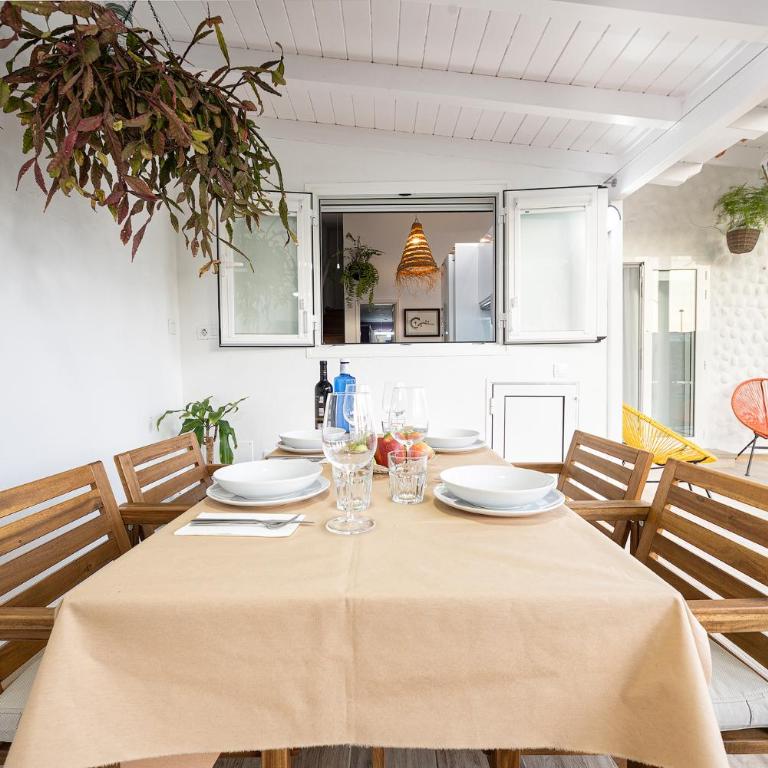 Privé Paradise - Two-Bedroom House - 13