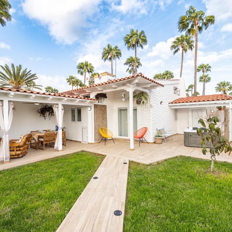 Privé Paradise - Two-Bedroom House - 11