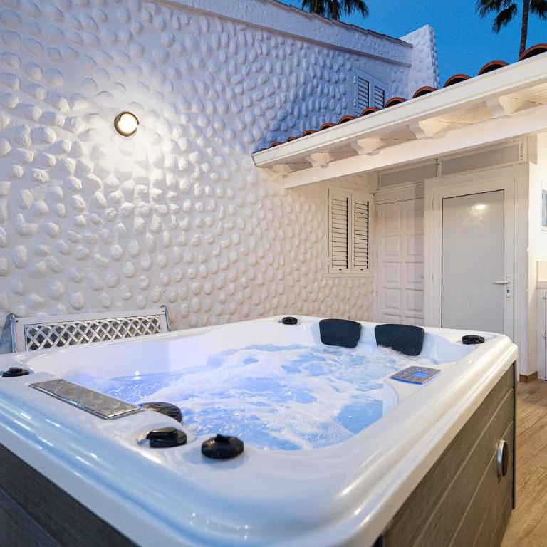 Privé Paradise - Two-Bedroom House - 23