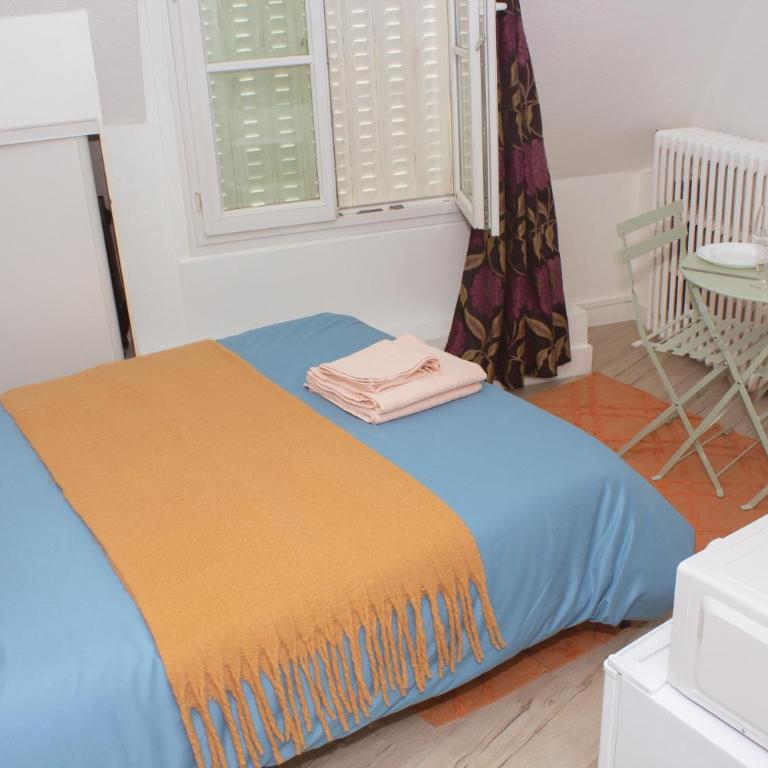 Place équipe au Coeur de Paris avec Vue sur l'Arc de Triomphe et la Tour Eiffel - Chambre Double avec Salle de Bains Privative - 9