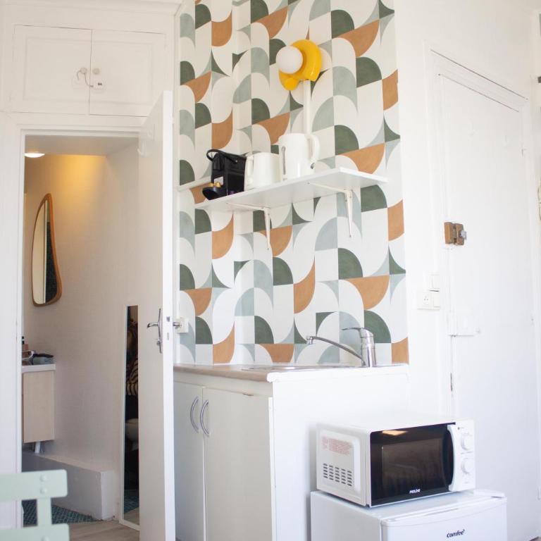 Place équipe au Coeur de Paris avec Vue sur l'Arc de Triomphe et la Tour Eiffel - Chambre Double avec Salle de Bains Privative - 14