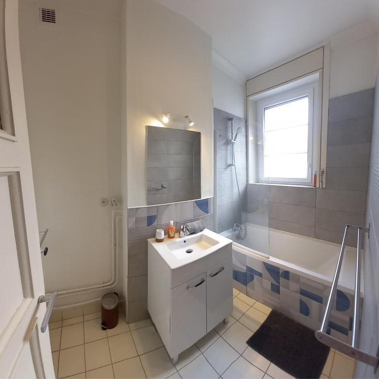 L'Ensoleillé - Spacieux - Central - Confortable - Appartamento con 2 Camere da Letto - 7