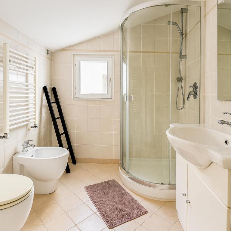 Jacuzzi Suite - Two-Bedroom Apartment - 20
