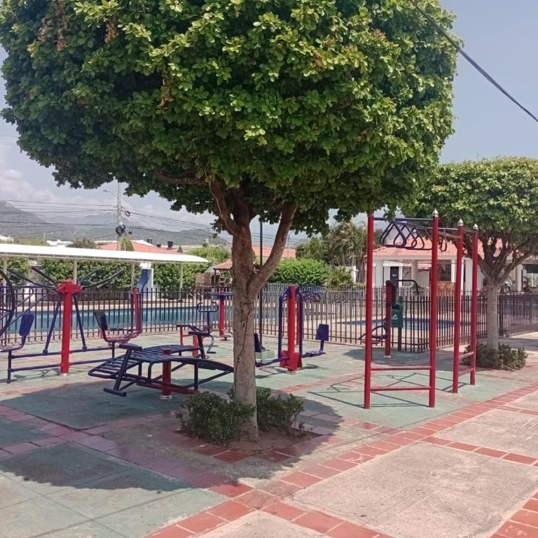 Vivienda en el Norte cerca al PARQUE DE LA LEYENDA, conjunto residencial Villa Ligia 2 - Three-Bedroom House - 13