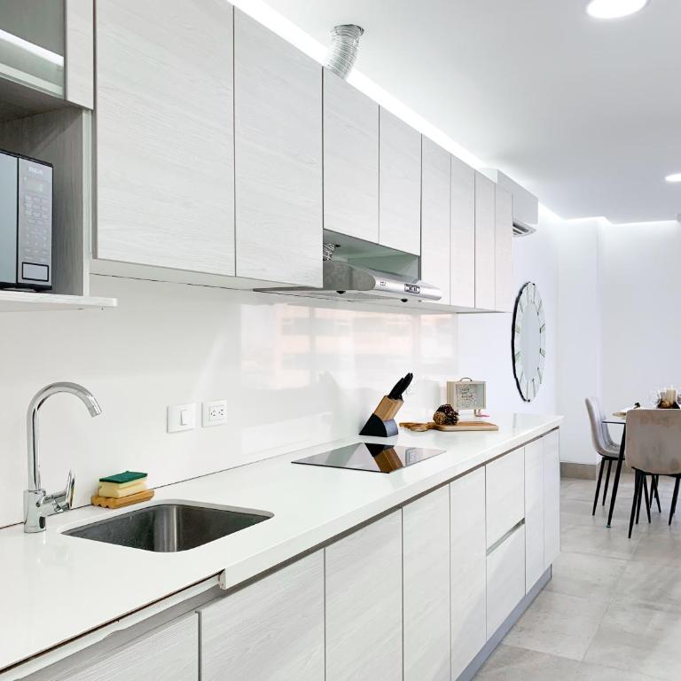Suite de Lujo,cerca del mall del sol, sofa cama, parqueo - Suite Deluxe - 21