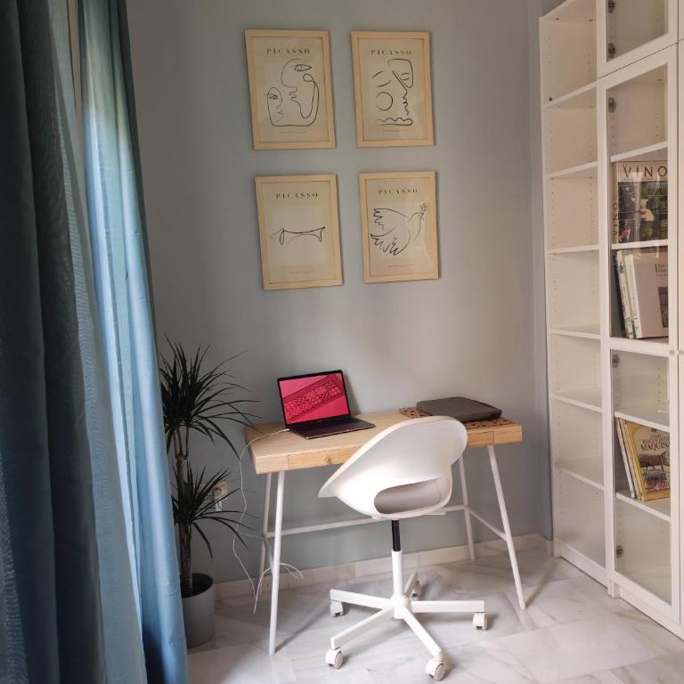 Elegancia y confort en el corazón de Málaga - Apartamento de 2 dormitorios con balcón - 12