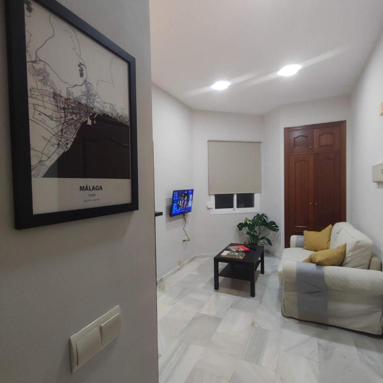Elegancia y confort en el corazón de Málaga - Apartamento de 2 dormitorios con balcón - 25