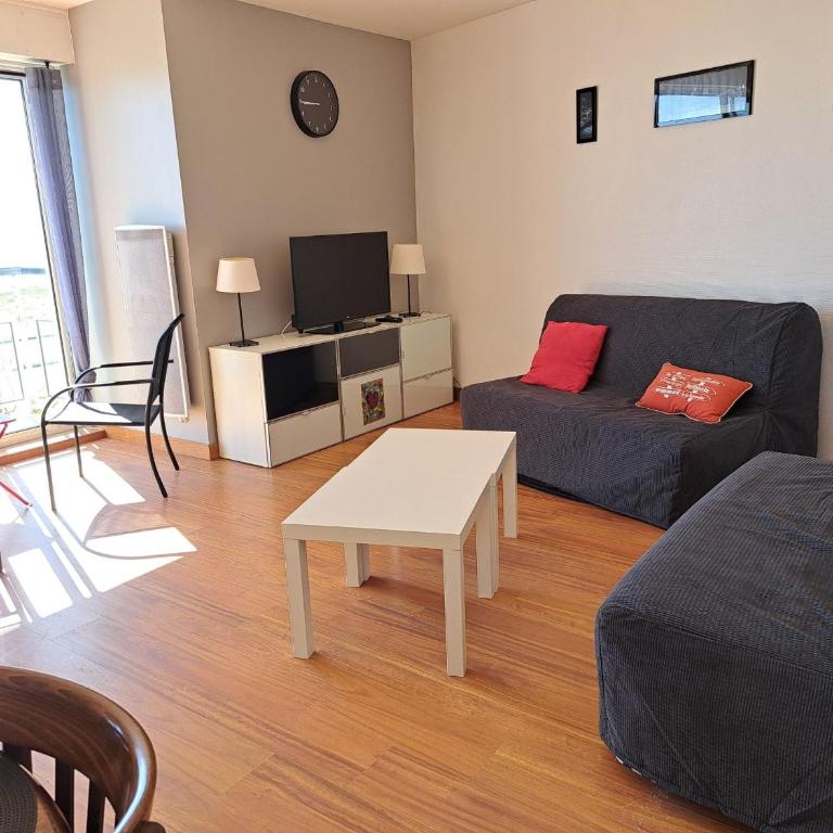 Bel appartement 2 chambres - face mer - 5 personnes, WIFI, animaux admis, parking - FR-1-323-457 - Appartement - 3