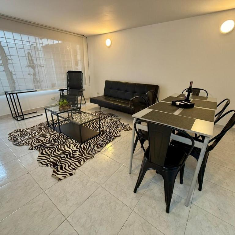 Luxury Urban Escape - Loft with Modern Amenities - Apartamento de 2 dormitorios con vistas al jardín - 10