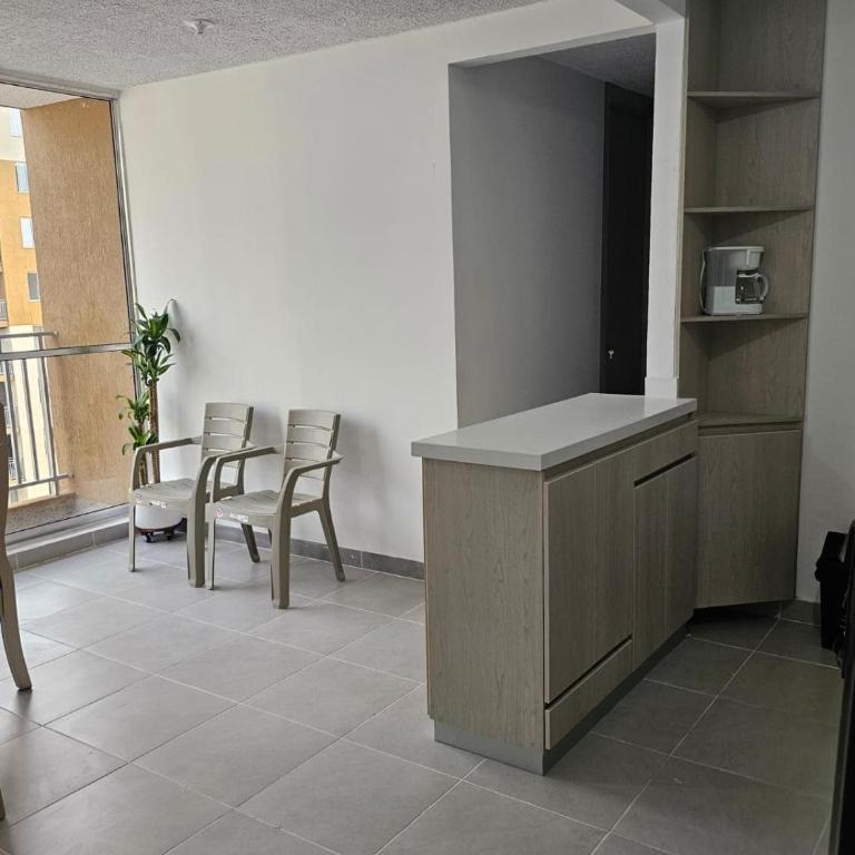 Apartamento NIZA con aire acondicionado cerca al CC Mayales Plaza - Apartamento de 3 dormitorios - 7