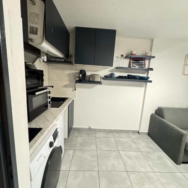 Studio dans résidence avec piscine et tennis - One-Bedroom Apartment - 7