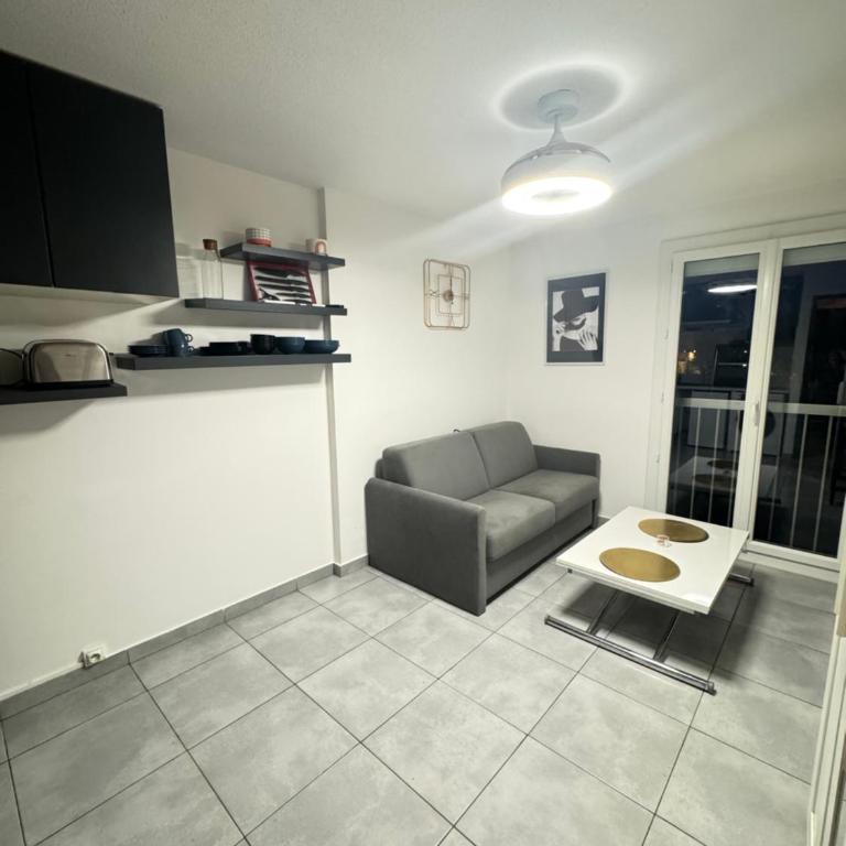 Studio dans résidence avec piscine et tennis - One-Bedroom Apartment - 6