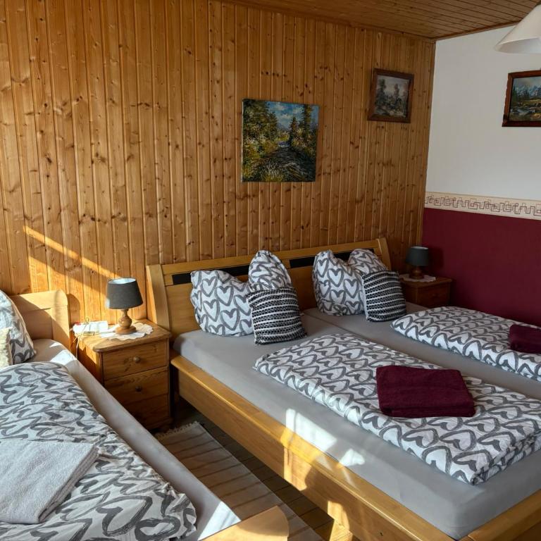 Gasthaus Luggwirt - Dreibettzimmer mit Gemeinschaftsbad - 3
