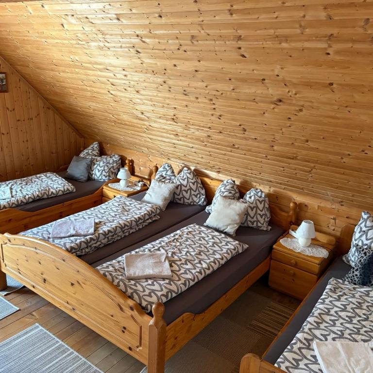Gasthaus Luggwirt - Vierbettzimmer mit Gemeinschaftsbad - 8