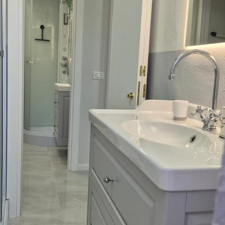 MB Monolocale in via XX Settembre - Double Room with Terrace - 13