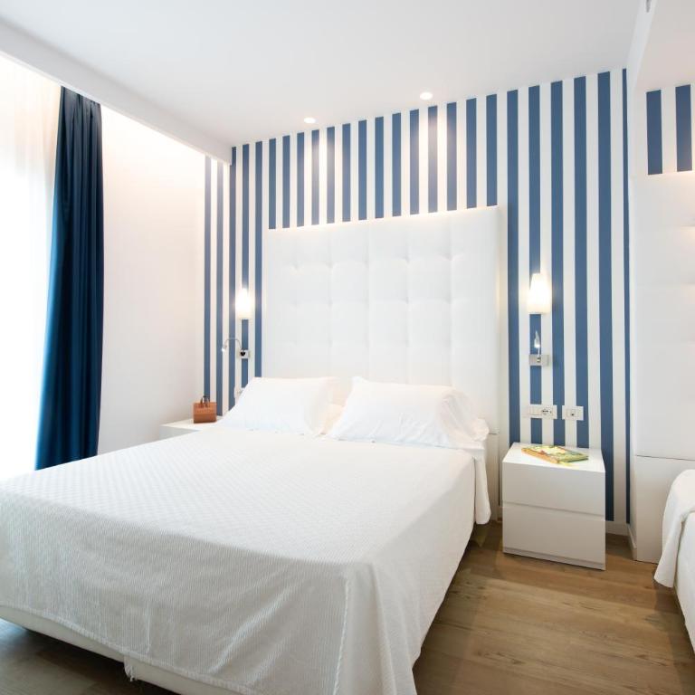 Hotel Fedora Riccione - FRONTE MARE - Superior Triple Room - 1