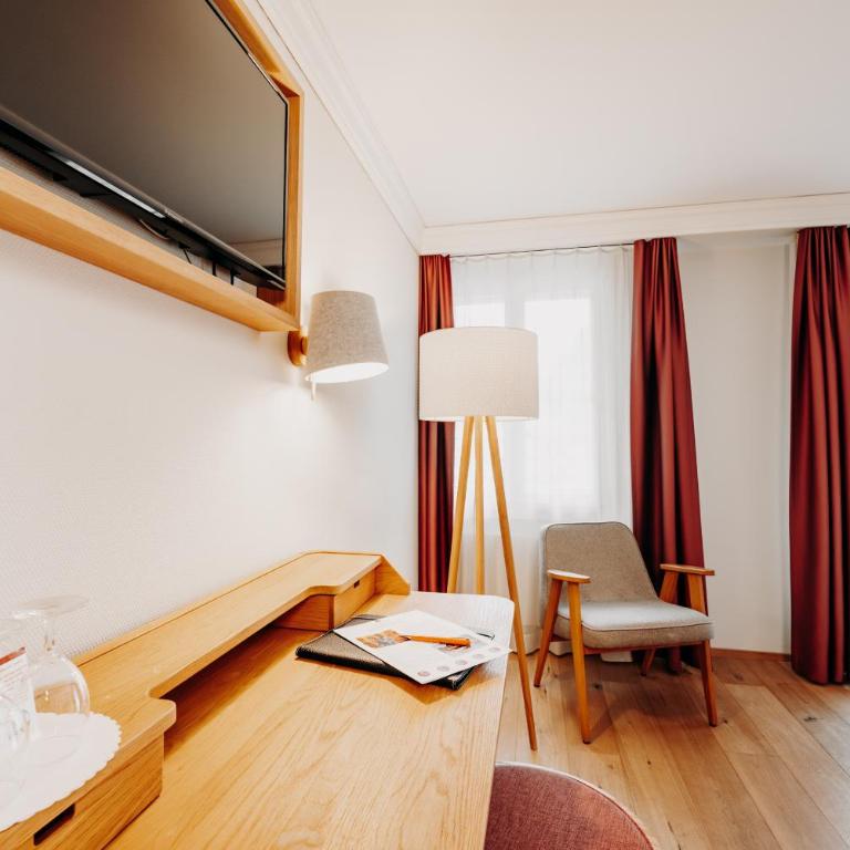Parkhotel Schoenegg - Deluxe Zweibettzimmer mit Balkon und Bergblick - 3