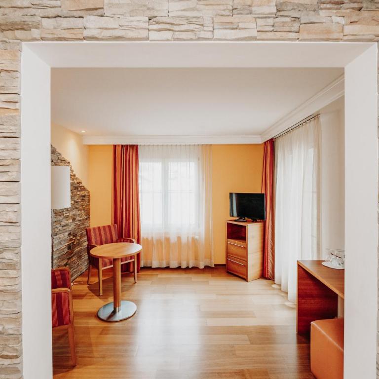 Parkhotel Schoenegg - Junior Suite mit Balkon und Bergblick - 5