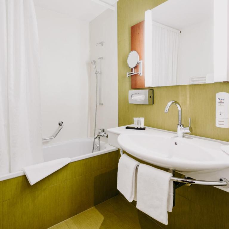 Parkhotel Schoenegg - Junior Suite mit Balkon und Bergblick - 4