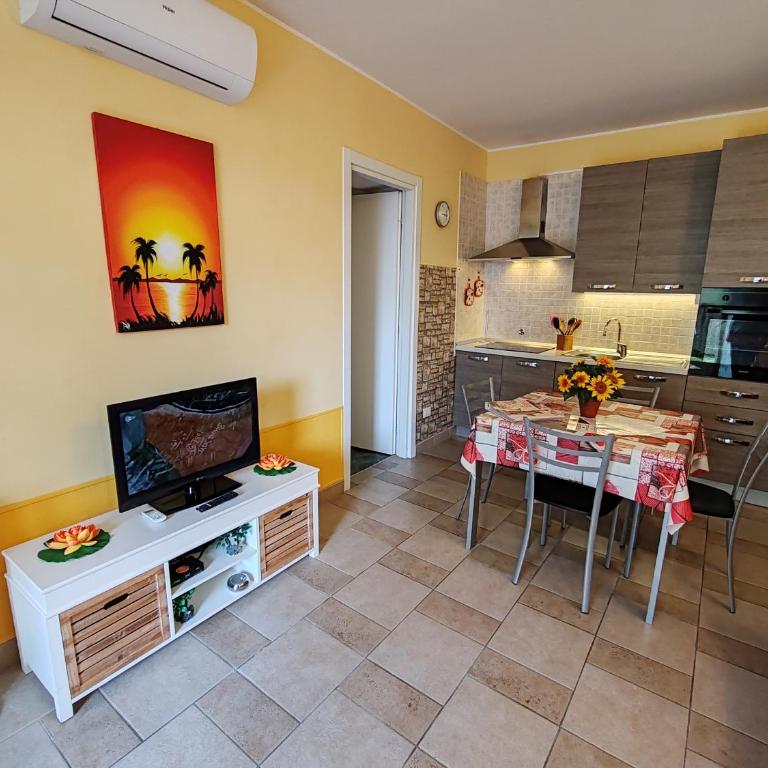 Residenza Silvana Apt B Giardino on the ground floor with parking - Appartamento con 1 Camera da Letto - 2