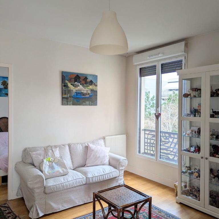 Lumineux appartement centre ville avec parking et loggia - One-Bedroom Apartment - 9