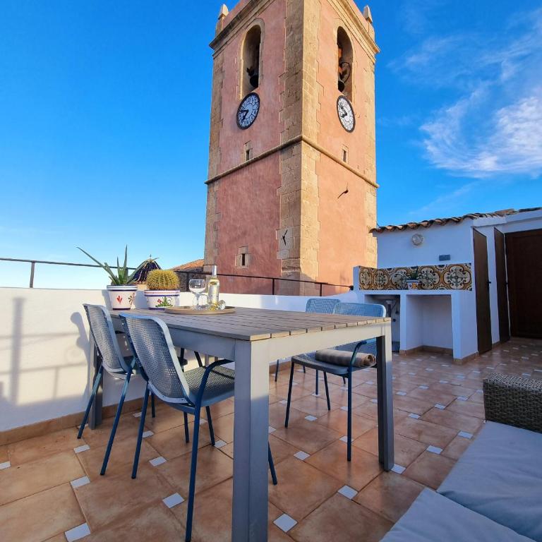 PLAZA IGLESIA HappyVila - One-Bedroom Apartment with Terrace - 1