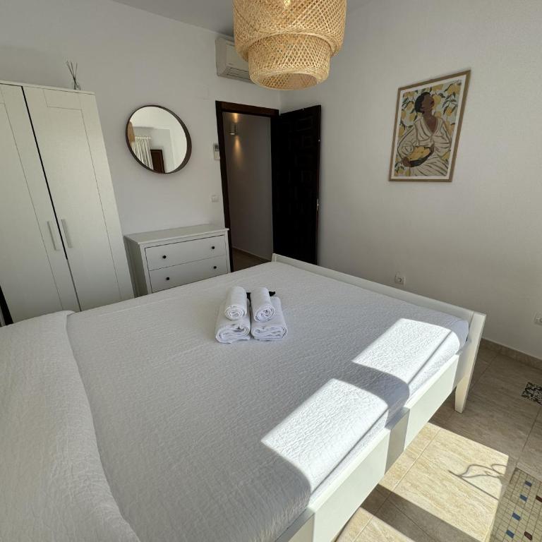 PLAZA IGLESIA HappyVila - One-Bedroom Apartment with Terrace - 17