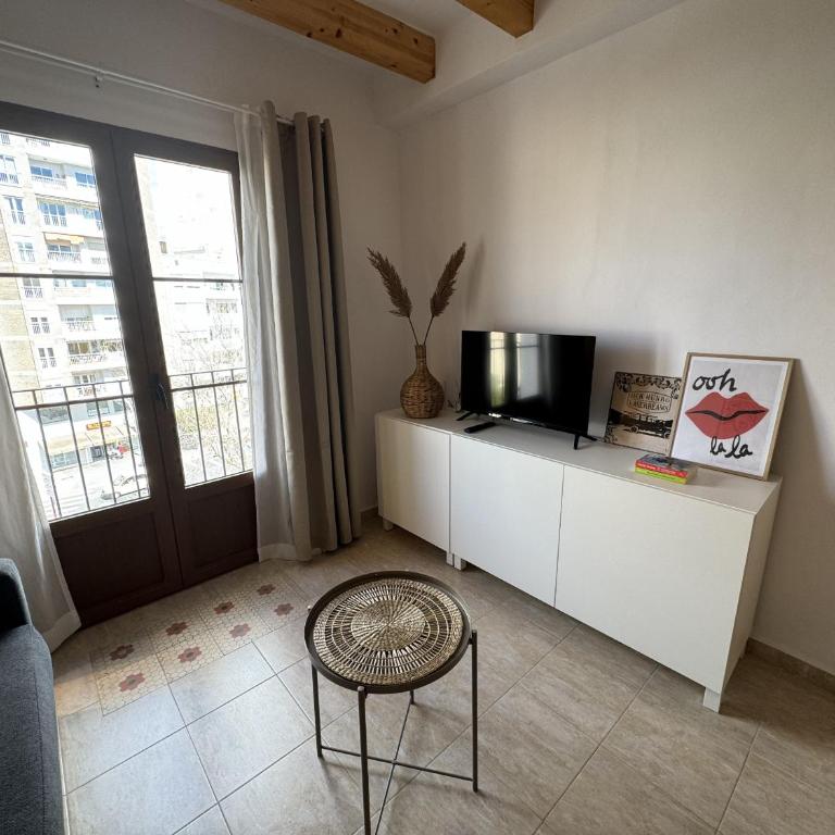PLAZA IGLESIA HappyVila - One-Bedroom Apartment with Terrace - 14