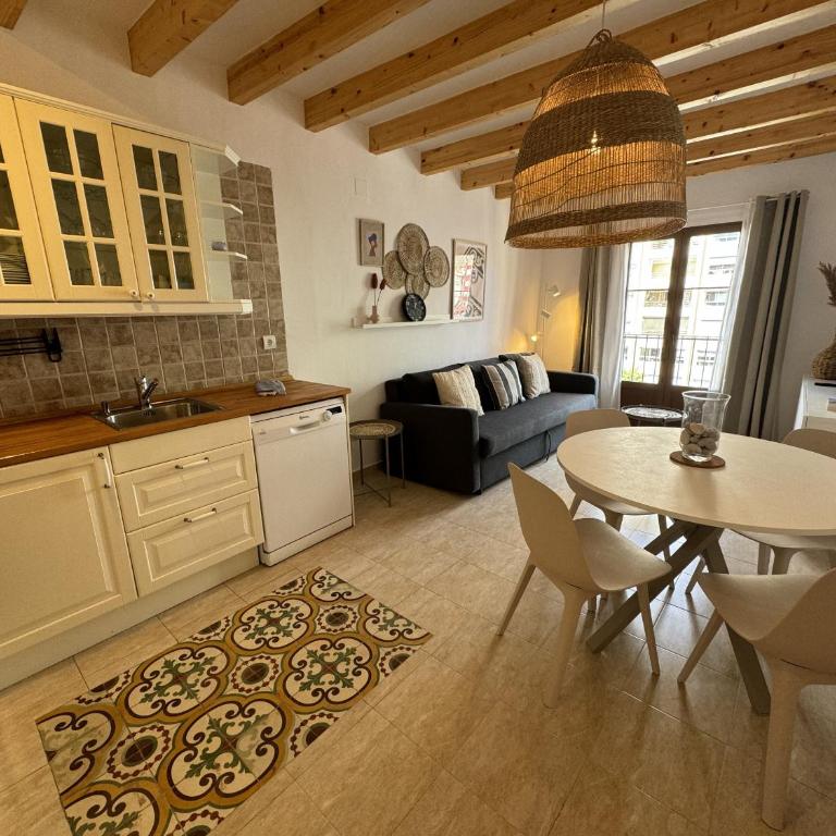 PLAZA IGLESIA HappyVila - One-Bedroom Apartment with Terrace - 8