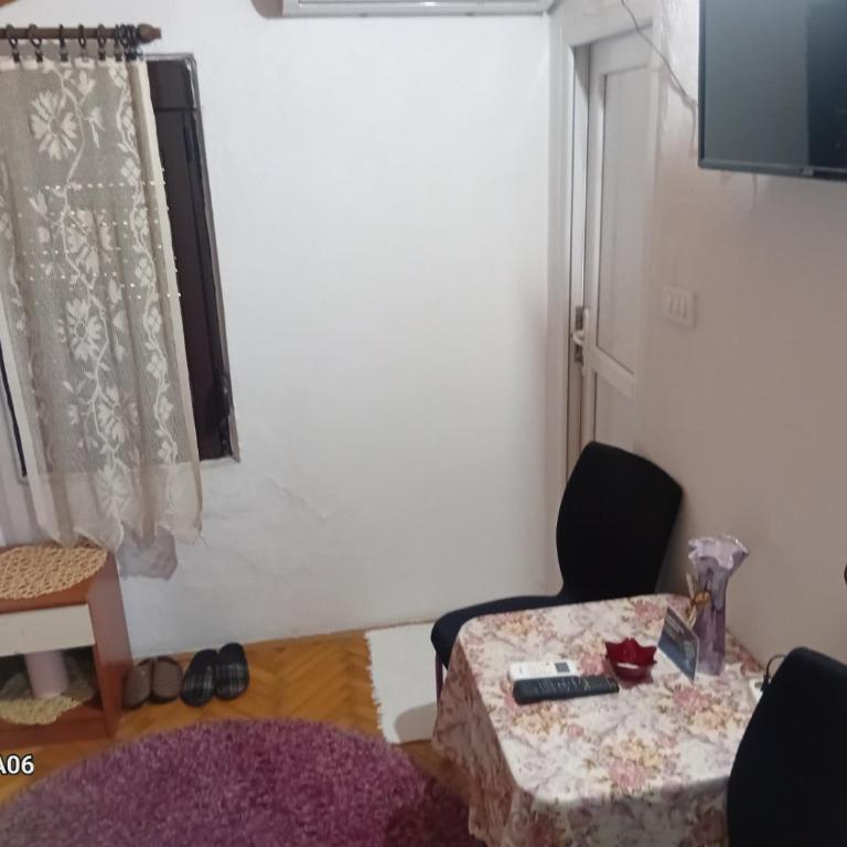 Airport home Radinovic - Twin Room with Private Bathroom - 7
